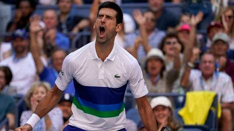 Novak Djokovic (Bild) darf nach seinem Arbeitssieg gegen Kei Nishikori weiter vom Grand Slam träumen