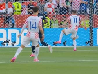 Kroatien tut sich lange schwer gegen Außenseiter aus Panama. Doch eine starke Aktion beschert dem Vizeweltmeister von 2018 einen wichtigen Sieg.