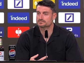 Albert Riera und Eintracht Frankfurt beenden die Saison auf einem enttäuschenden achten Platz. Der spanische Coach beschäftigt sich bereits mit seinem Abschied. 