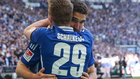 Jubelt Königsblau (im Bild: Marcin Kaminski) im Regensburg Schalke Tipp schon wieder?