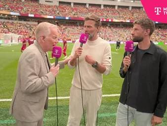 Thomas Müller äußert sich zu Jürgen Klopp als möglichem neuen Bundestrainer und spricht auch darüber, worauf es in Zukunft ankommen wird. Auch Jürgen Klopp selbst geht auf dieses Thema ein.