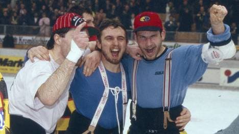 Die Kölner Haie mit Andreas Pokorny (M.) und Mirko Lüdemann (r.) wurden 1995 erster DEL-Meister
