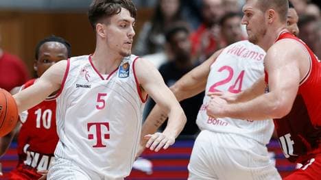 Bonn holt Sieg und bleibt an der Spitze dran