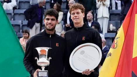 Wer gewinnt die French Open? Carlos Alcaraz (l.) oder Jannik Sinner