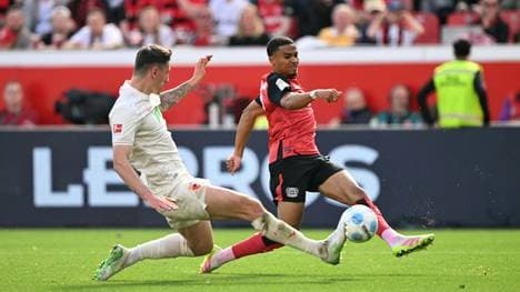 Bleibt beim FCA: Cedric Zesiger (l.)