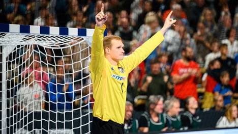 DHB-Torhüter David Späth freut sich über den Sieg gegen Ägypten