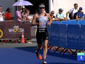 Die besten Triathleten und Triathletinnen der Welt kühren ihre Weltmeister - beim Saisonfinale in Abu Dhabi. Bei beiden Rennen ist es bis auf die Ziellinie dramatisch - eine junge Deutsche erlebt ihren Durchbruch.