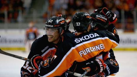 Grizzly Adams Wolfsburg v Koelner Haie  - DEL