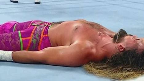 Seth Rollins wurde bei WWE RAW Opfer eines Hinterhalts