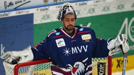 Goalie Dennis Endras steckt mit Mannheim in der Krise