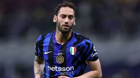Bleibt Inter Mailand (im Bild: Hakan Calhanoglu) im Meisterrennen?