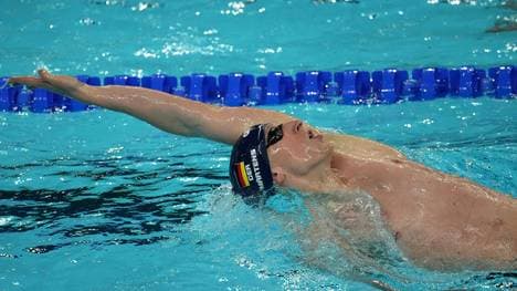 Lukas Märtens als Rückenschwimmer