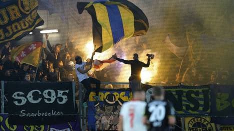 Anhänger des 1. FC Saarbrücken beim Spiel in Essen