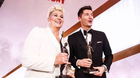 Anita Wlodarczyk mit Robert Lewandowski bei einer Preisverleihung