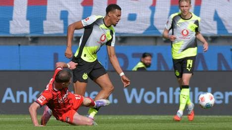 Übles Foul von Siwsiwadse an Nmecha