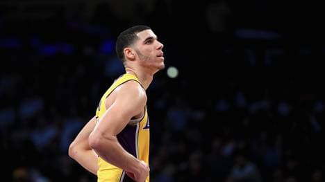 Chicago Bulls v Los Angeles Lakers