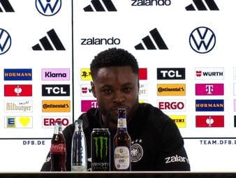 Nach fast vier Jahren ohne Länderspiel-Einsatz trägt Ridle Baku jetzt wieder Trikot der deutschen Nationalmannschaft. Darüber hinaus ist natürlich auch der Wunsch groß bei der WM 2026 mit dabei zu sein. 