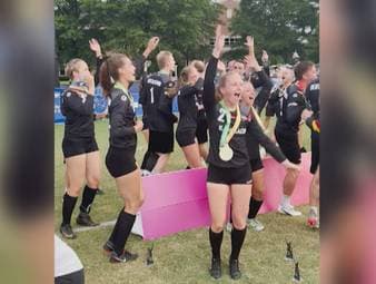 Unglaublicher Doppel-Erfolg für die deutschen Faustball-Nationalmannschaften. Damen und Herren holen Gold bei den World Games und zeigen ihre Feier-Qualitäten.