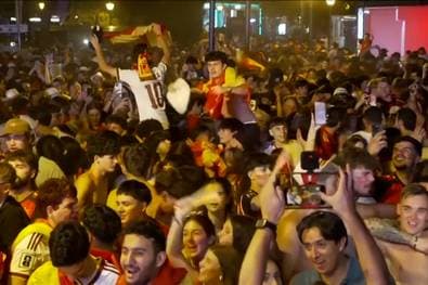 Ekstase pur! So ausgelassen feiert Spanien den Finaleinzug 