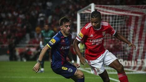 Joao Mendes (l.) spielt künftig für den FC Barcelona