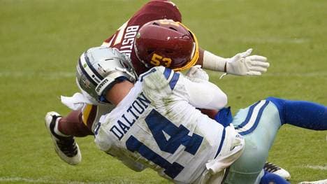 Andy Dalton von den Dallas Cowboys musste nach diesem Hit das Feld verlassen