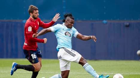 Joseph Aidoo (r. ) setzt auf einen Wechsel zum FC Bayern