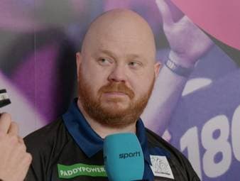 Justin Hood steht im Achtelfinale der Darts-WM und erklärt im Interview mit SPORT1, wofür er sein Preisgeld nutzen möchte - und was dahintersteckt.