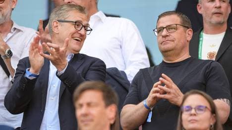 Max Eberl (r.) kämpft um den Transfer von Nick Woltemade