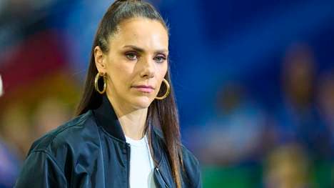 Esther Sedlaczek arbeitet für die ARD und moderiert u.a. die Sportschau