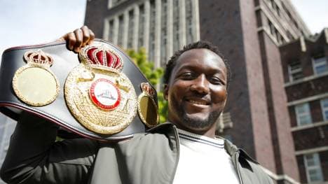 Baraou mit seinem WM-Gürtel