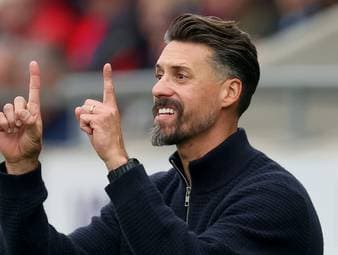 Gibt es noch diese besonderen Typen? Augsburg-Coach Sandro Wagner ist einer - doch seine offensive Außendarstellung fällt ihm in der sportlichen Krise früh auf die Füße.