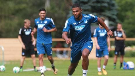 Serge Gnabry spielt gegen Liverpool von Beginn an