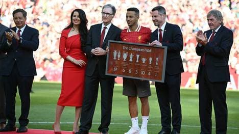 Thiago bei seiner Verabschiedung in Liverpool