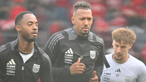 Boateng (m.) mit Kollegen in Graz