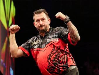 Clayton nutzt Littler-Patzer aus