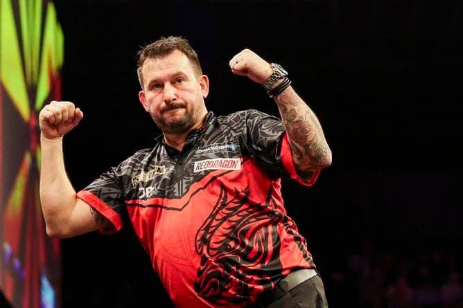 Clayton nutzt Littler-Patzer aus