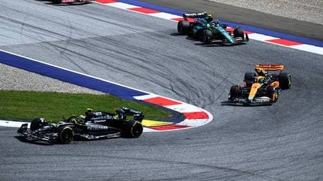 Lando Norris (oranges Auto) haderte mit dem Kurvenverhalten seines Rennwagens