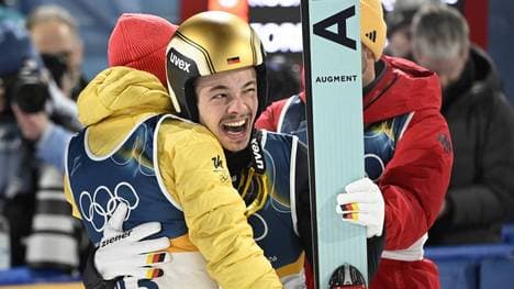 Philipp Raimund bejubelt Gold