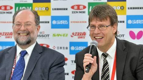 Thomas Weikert (r.) ist seit September 2014 Präsident des Tischtennis-Welrverbands