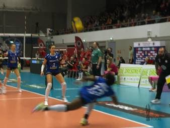 Mega Rettungsaktion! Dieser Ball wird noch zum Punkt