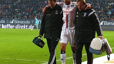 Heiko Westermann (M.) verletzte sich in Augsburg