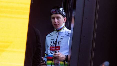 Tadej Pogacar leistete sich bei einem Abstecher zum Tennis einen Schnitzer