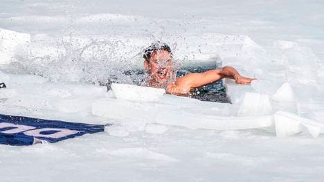 David Vencl hat sich dem Extremsport Eistauchen verschrieben