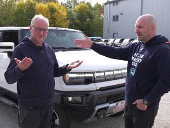 Car Maniac zu Besuch bei Geiger Cars. Der Hummer als Elektrovariante EV mit 1.000 PS und der VW ID.4 Pro werden auf Herz und Nieren getestet. Außerdem wird mit Mythen um Ladestationen aufgeräumt.