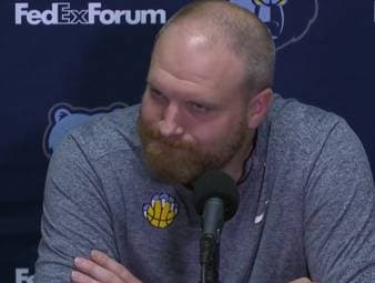 Memphis-Grizzlies-Head-Coach Taylor Jenkins entschuldigte sich für sein Verhalten, nachdem er nach dem Ellbogenschlag von LeBron James an Jaren Jackson Jr. auf das Spielfeld gerannt war.