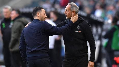 Adi Hütter (r.) setzte sich mit Gladbach gegen Tedescos Leipziger durch