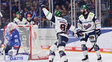 Die Eisbären Berlin um Marcel Noebels (m.) wollen auch im zweiten Finalspiel jubeln