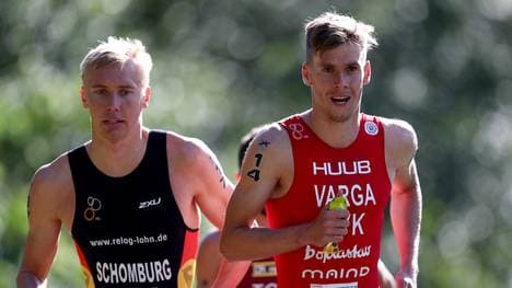 Jonas Schomburg (l.) hatte Pech bei einem Wechsel