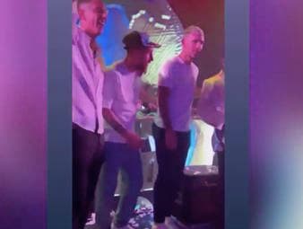 Die argentinischen Weltmeister Lionel Messi und Angel Di Maria feiern knapp zwei Wochen nach dem großen Triumph immer noch in Argentinien. Nicht nur auf dem Platz beweisen die Superstars einen langen Atem.