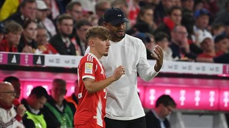 Bayern-Coach Vincent Kompany spricht über Lennart Karl
